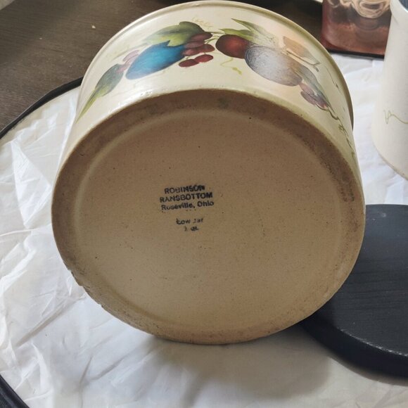 Robinson Rasbotin canister with wooden lid. A crock adorned with Plums sz medium - Picture 3 of 8